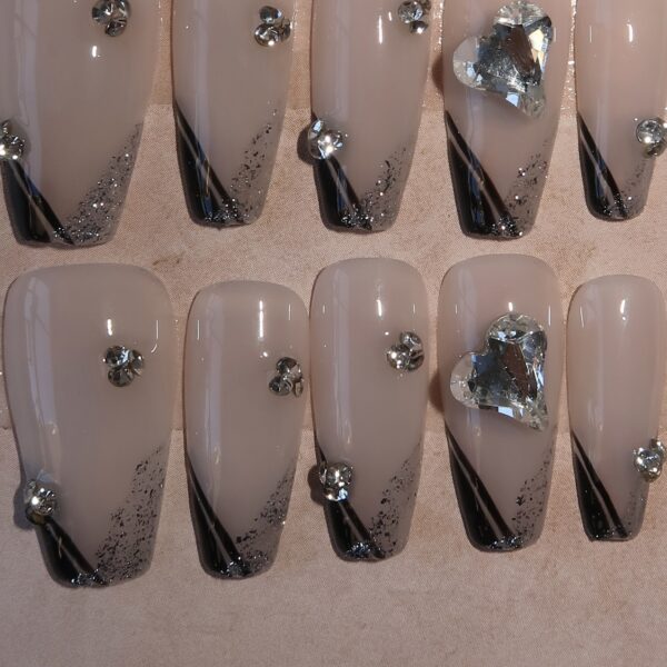 Press on Nails "Glam' Chic" photo 2