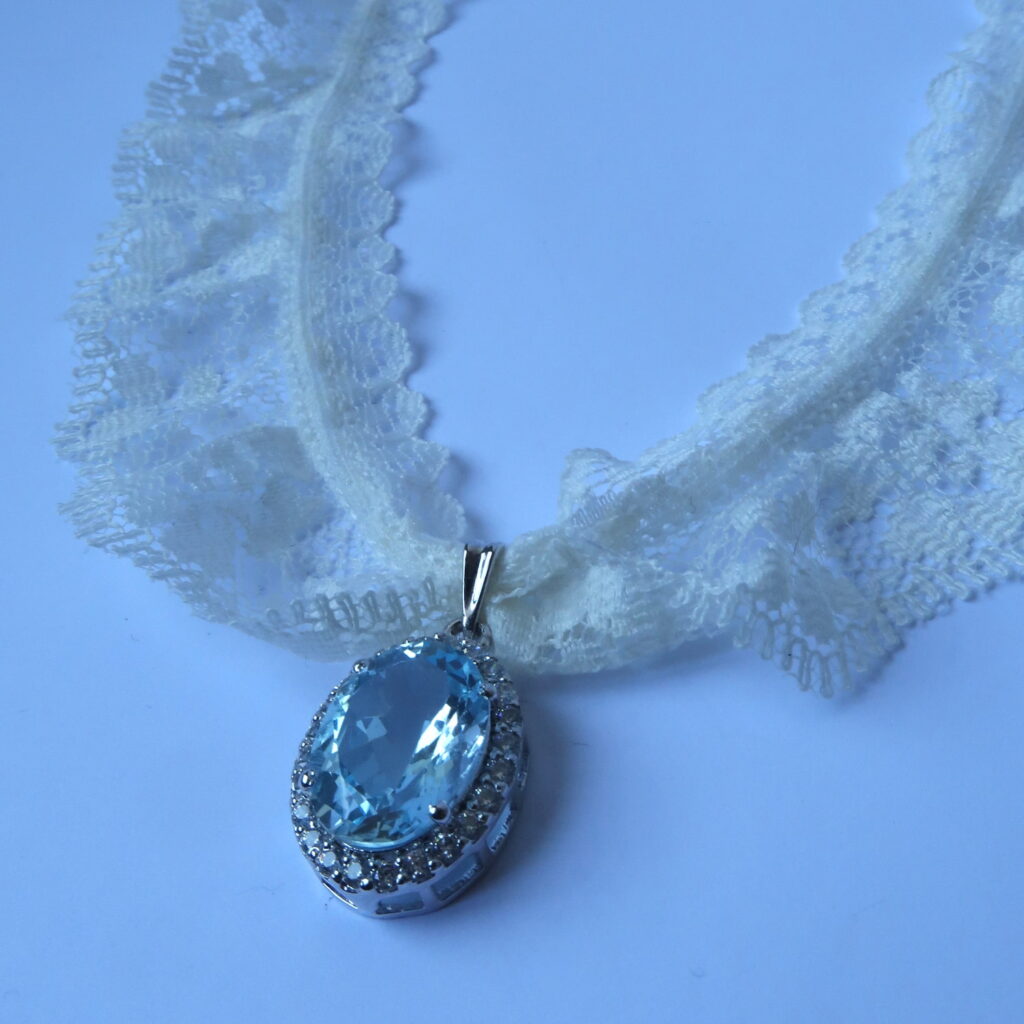 Chocker Shiny photo Principal